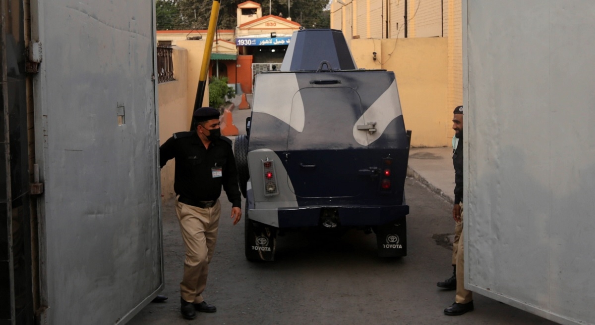 Menadžera u Pakistanu prebili palicama, skinuli i zapalili. Osuđeni su na smrt