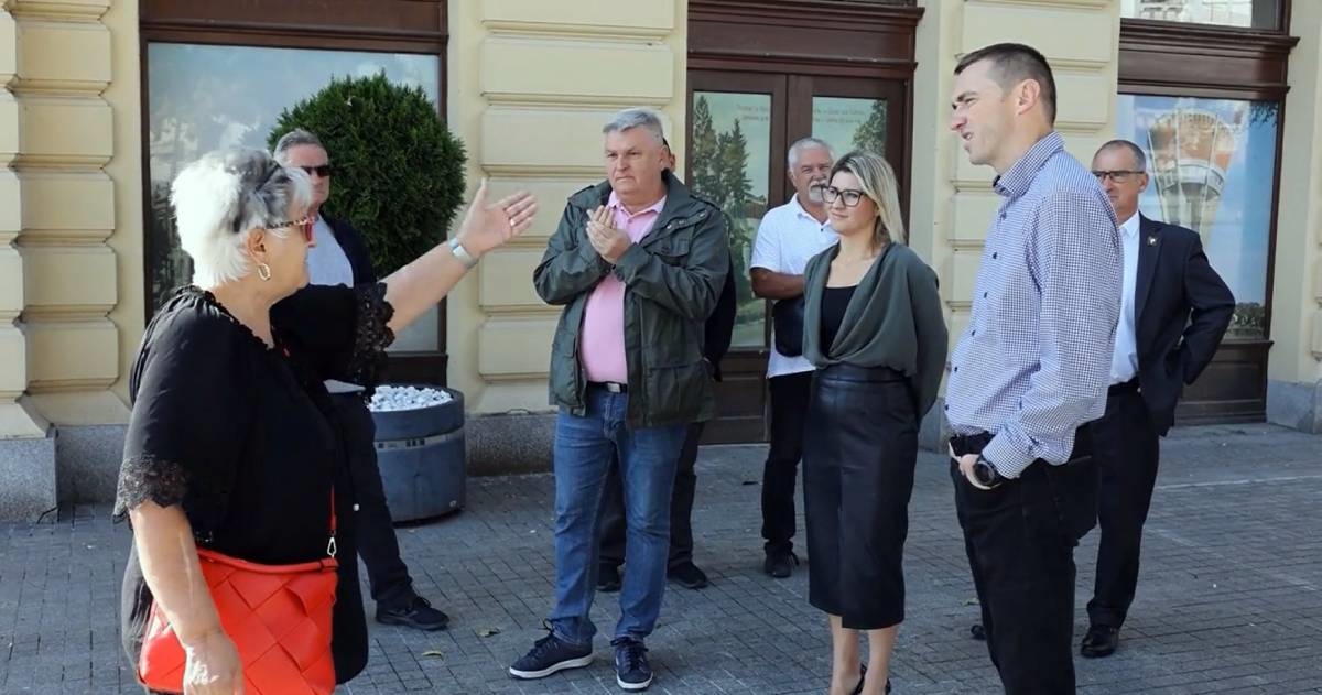 Vukovarka na ulici verbalno napala Penavu, pogledajte snimku