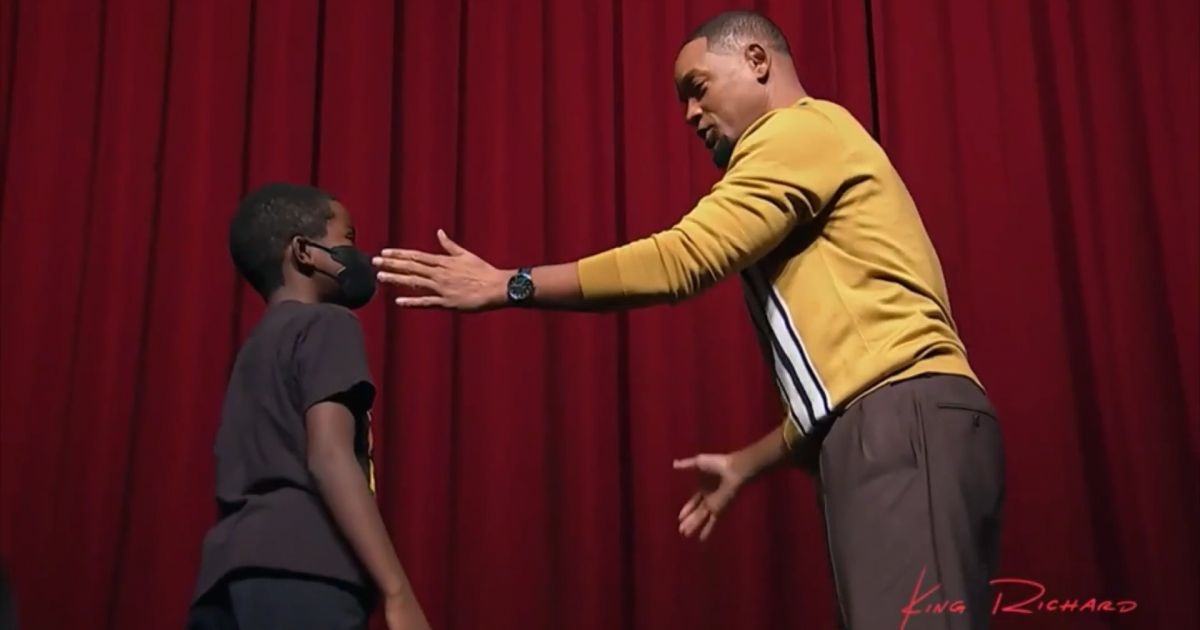 Širi se stara snimka na kojoj Will Smith pokazuje dječaku tehnike šamaranja