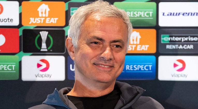 Mourinho je poslao Panini u povijest i poručio: Izbornik sam svih reprezentacija