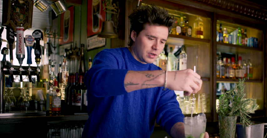 Brooklyn Beckham pokazao ljudima kako napraviti gin-tonic. Ne prestaju ga sprdati