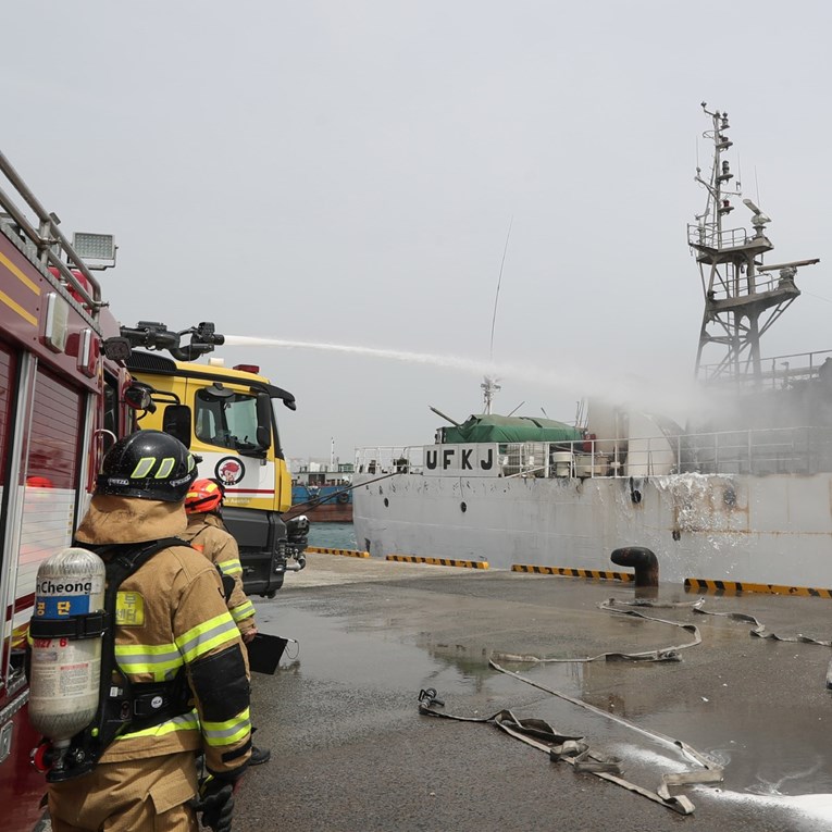 Brod s ruskom posadom planuo u Južnoj Koreji. Više ozlijeđenih