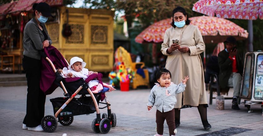Kina dozvolila parovima da imaju troje djece