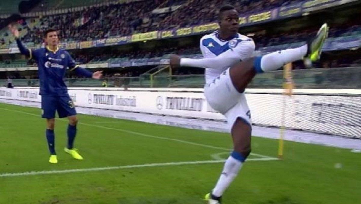 Balotelli golčinom začepio gubicu rasističkim majmunima