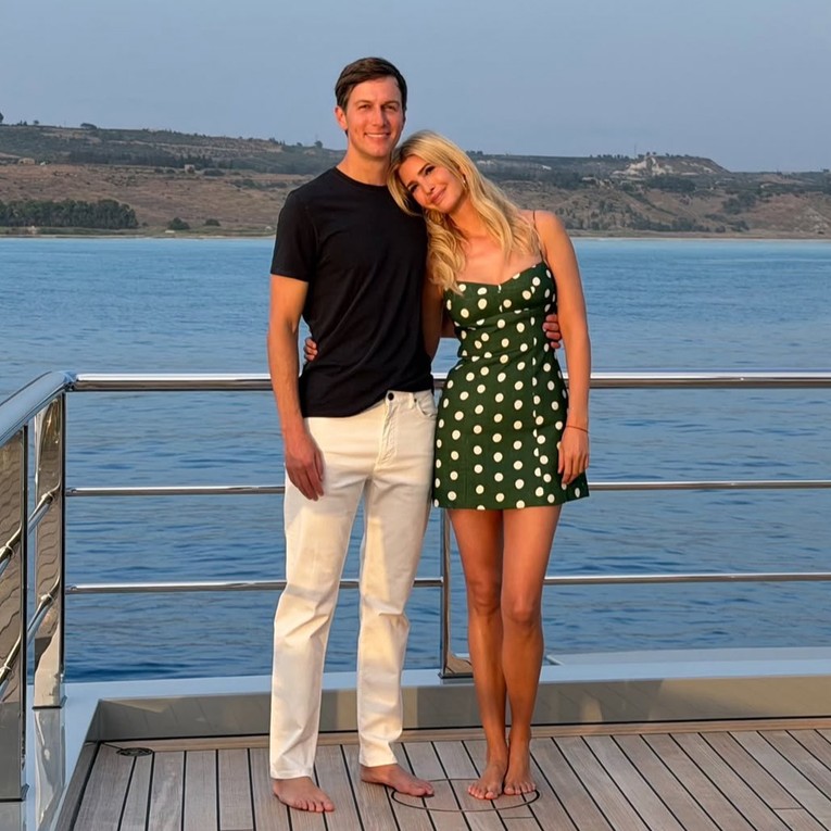 Ivanka Trump istaknula noge u točkastoj mini haljini. Uzorak je hit sezone