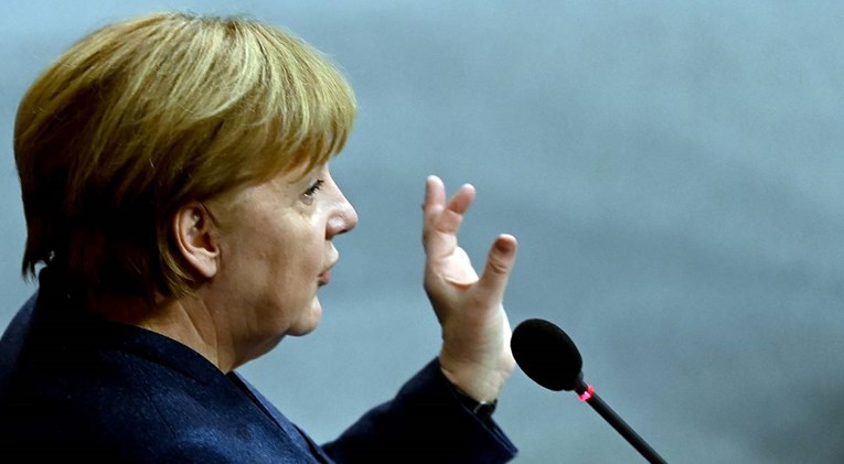Njemačku čeka napeta izborna godina, Merkel se oprašta od visoke politike