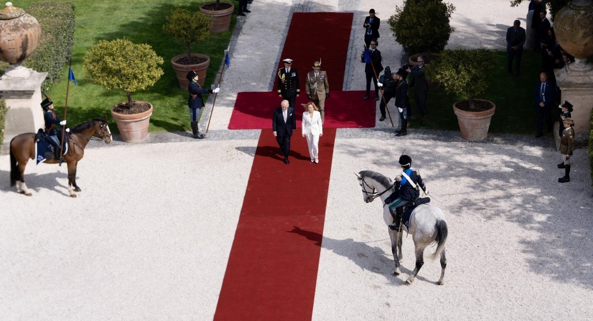 Meloni darovala kralju Charlesu i kraljici Camilli personalizirane tegle Nutelle