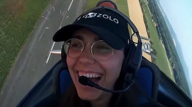 Tinejdžerica kreće avionom na put oko svijeta, želi srušiti rekord