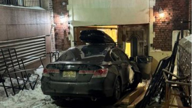 Vozač se namjerno zabio u sinagogu u New Yorku, nema ozlijeđenih