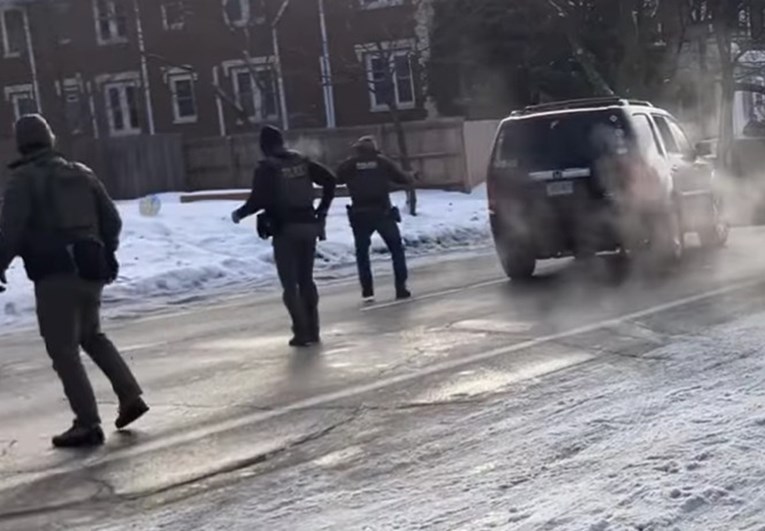 Agent ICE-a koji je ubio ženu u Americi imao unutarnje krvarenje