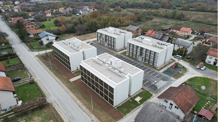 Useljene četiri nove zgrade u Topuskom. Bačić: Obnova od potresa neće stati