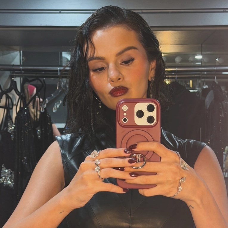 Zaboravite nude nokte, Selena Gomez nosi nijansu jeseni