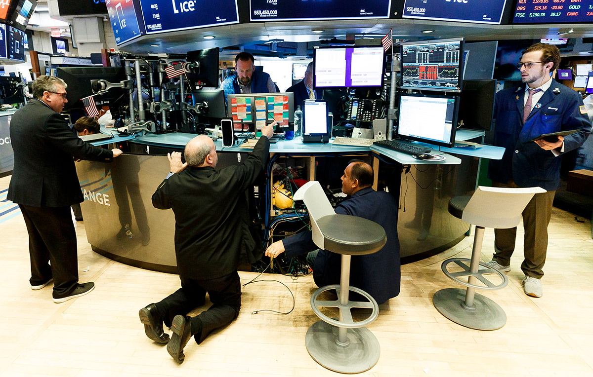 Wall Street potonuo više od 5 posto, to je najveći dnevni pad u tri mjeseca