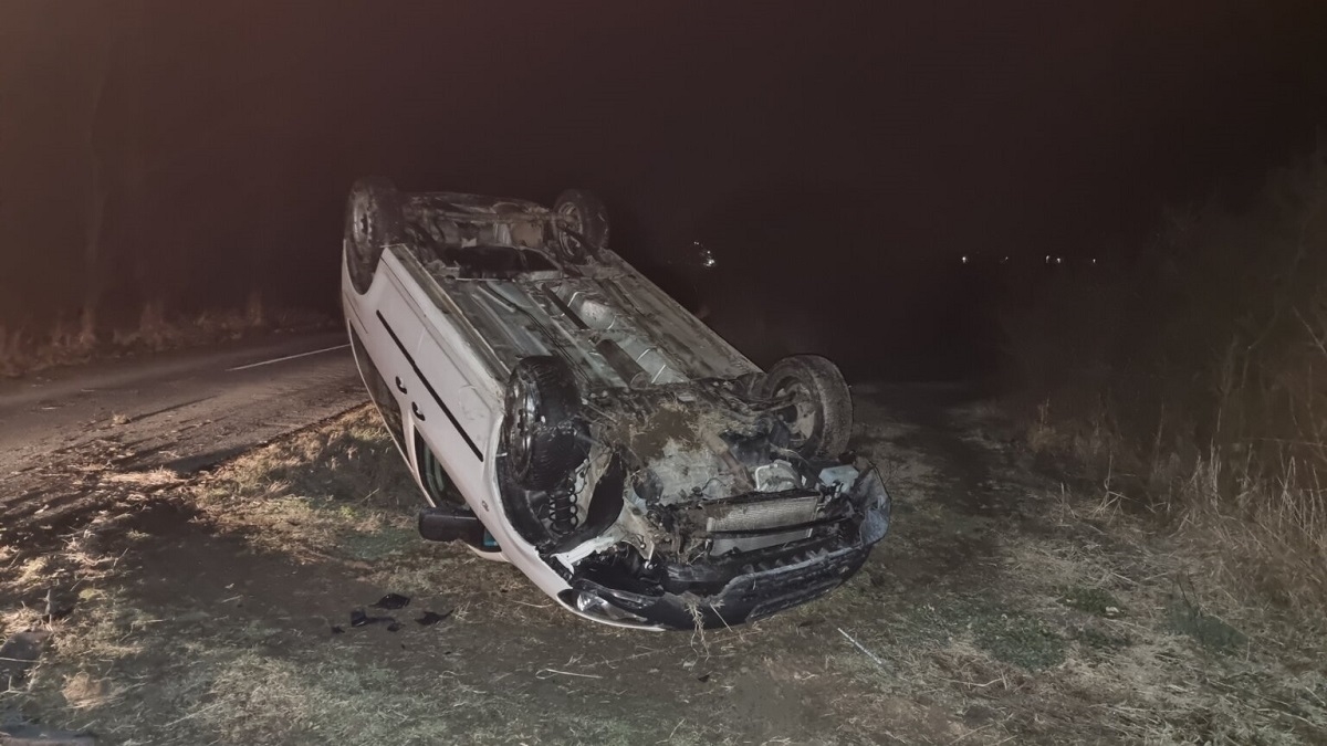 U prometnoj kod Požege teško ozlijeđen pijani vozač, auto završio na krovu