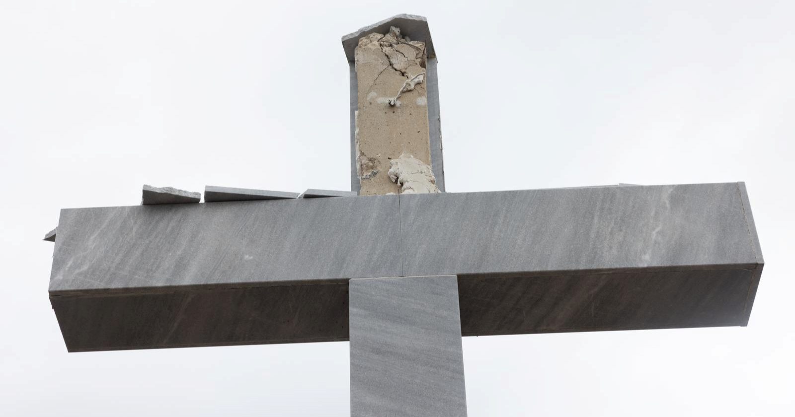 FOTO Munja u Trilju oštetila križ