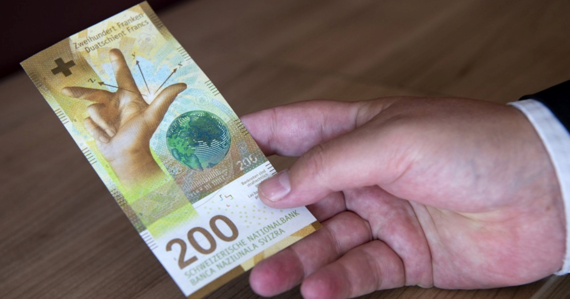 Švicarski franak dosegnuo najvišu razinu u 11 godina. "Tako će i ostati"