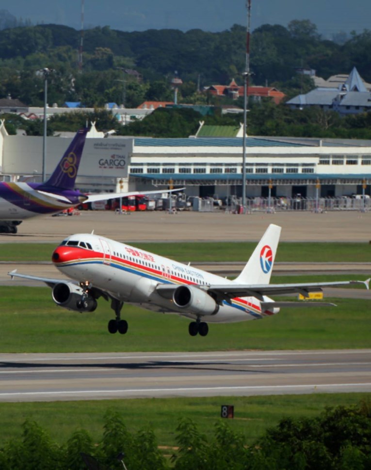 Putnik otvorio vrata aviona jer je "htio svježeg zraka", nastao kaos među putnicima