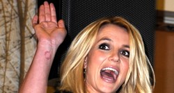 Otac Britney Spears više nema kontrolu nad njom, sud ga je suspendirao