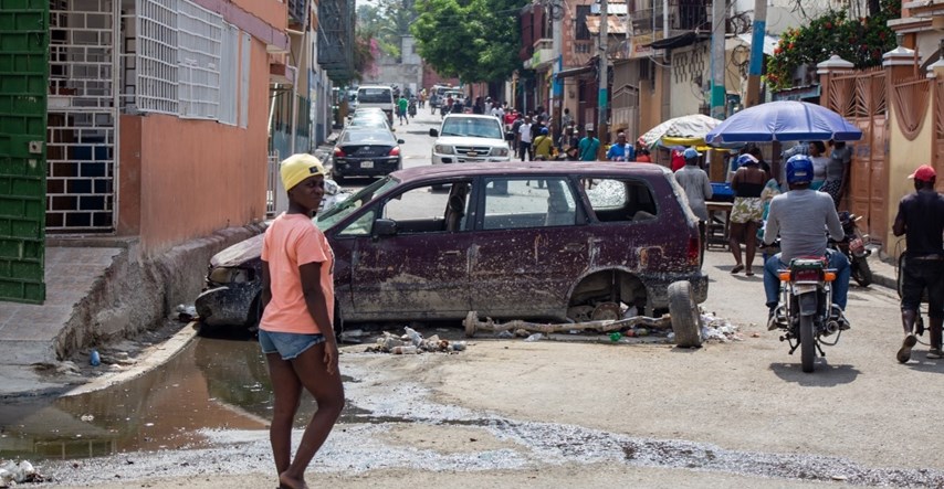 Val nasilja na Haitiju, tisuće mrtvih. Premijer podnio ostavku