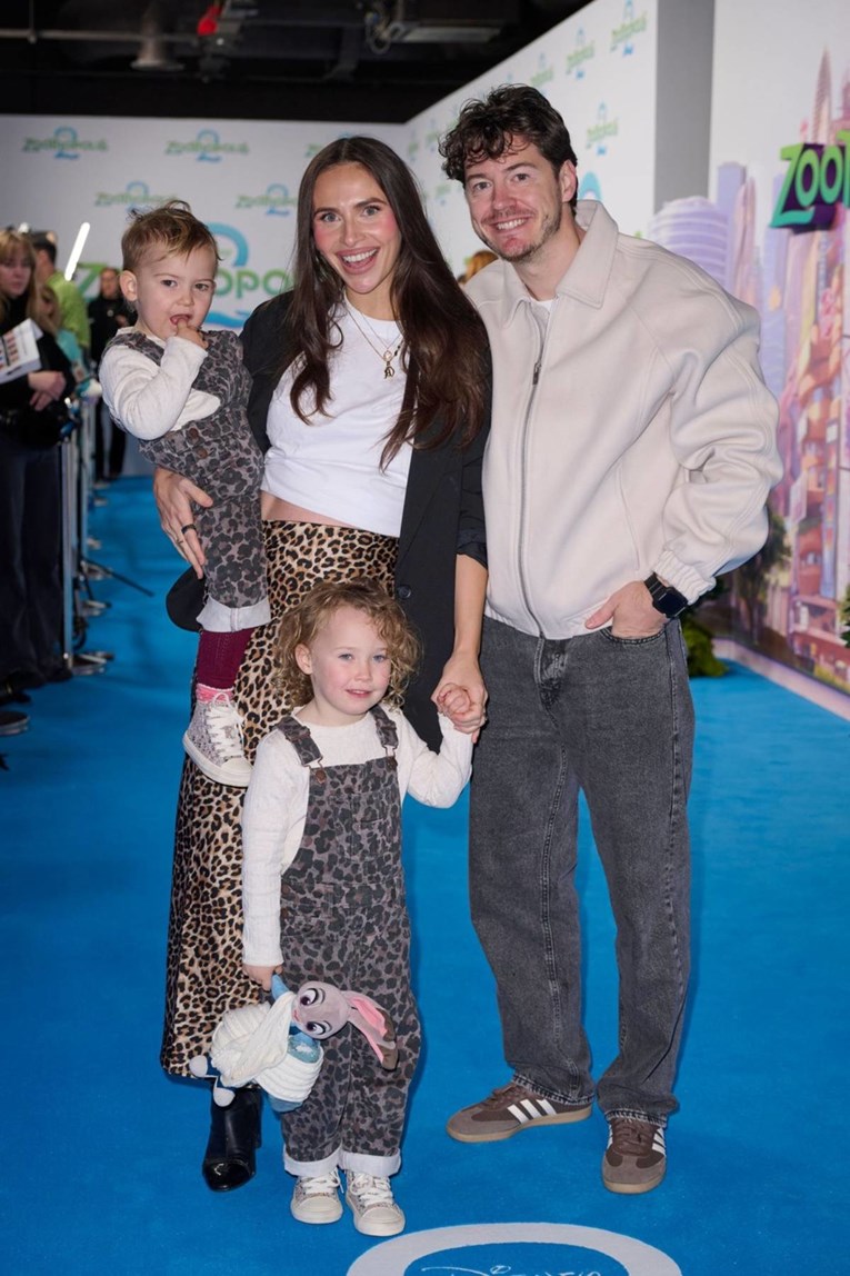 On je kod kuće s djecom, ona zarađuje. Ljudi pišu: "Ne shvaćam ove moderne obitelji"