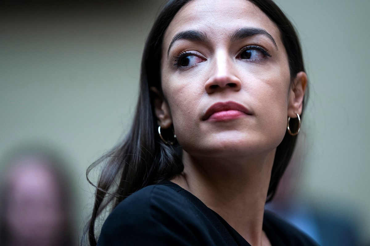 Otpušteni policajci koji su pozivali na ubojstvo kongresnice Ocasio-Cortez