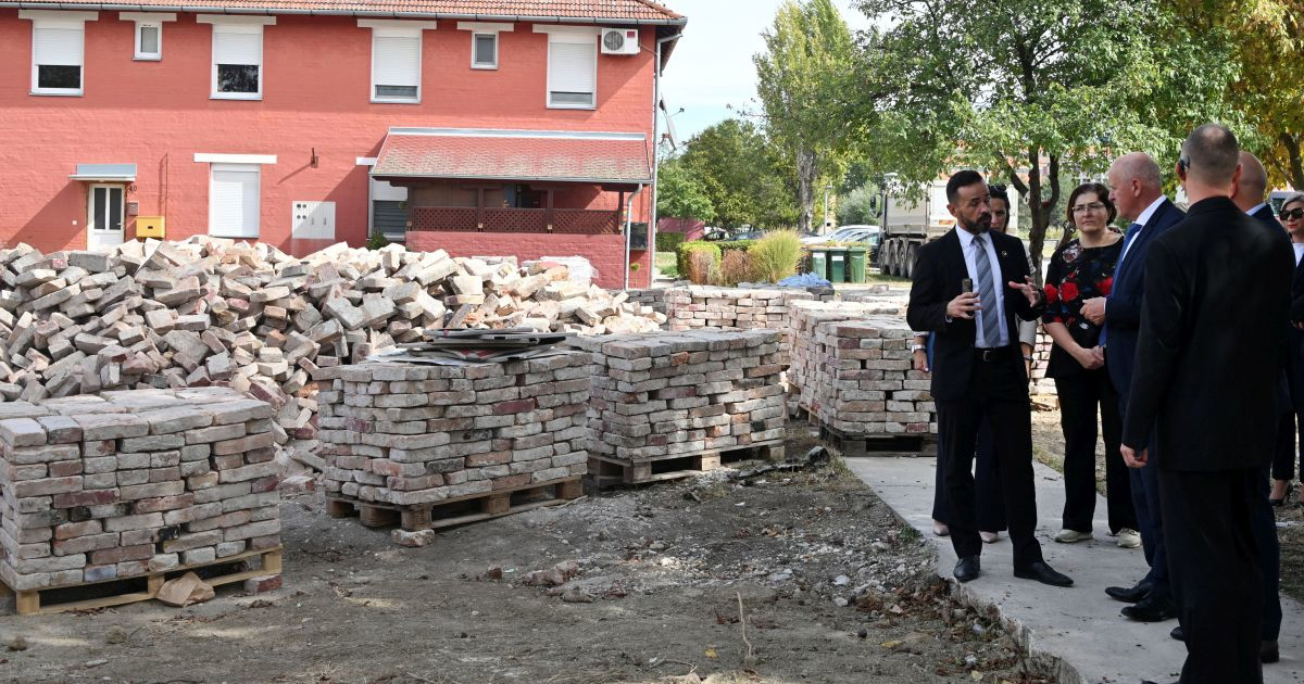 Bačić u Vukovaru uručio ključeve stanova deficitarnim kadrovima