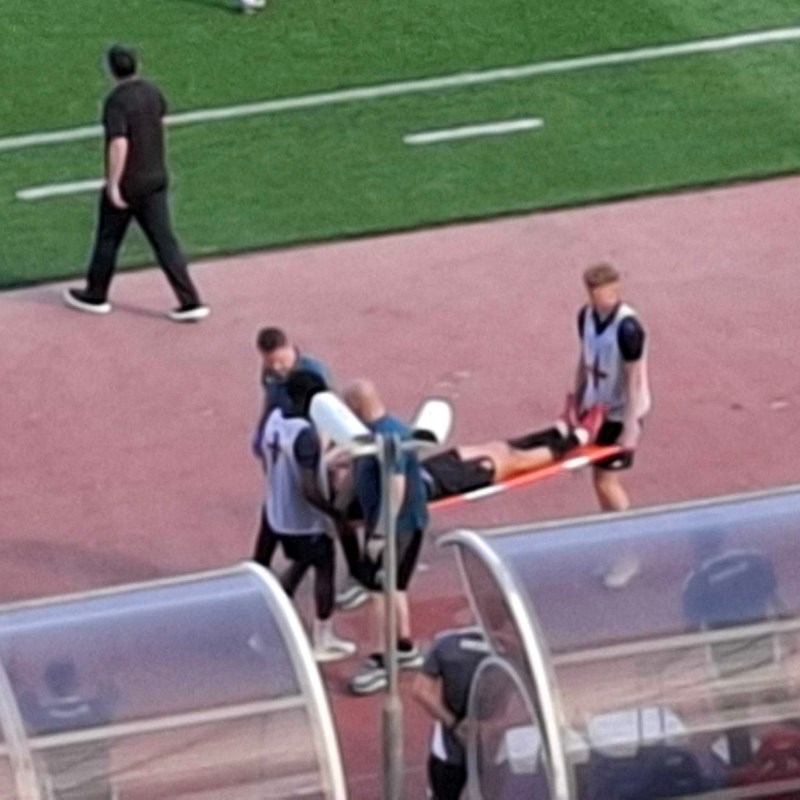Teška ozljeda stopera Dinama u derbiju. Iznesen je na nosilima i u suzama
