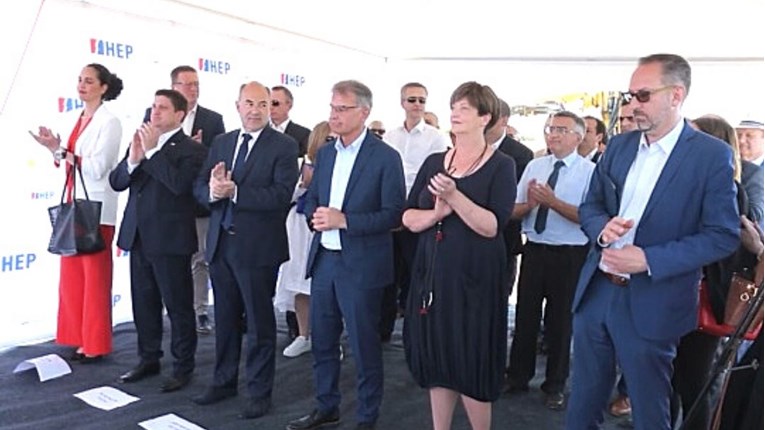 VIDEO Na Cresu se gradi najveća solarna elektrana u Hrvatskoj, vrijedna 41 milijun kn