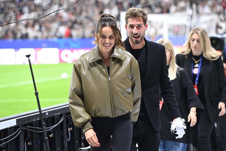 Njemački golman i manekenka održali golišavu božićnu tradiciju i oduševili fanove