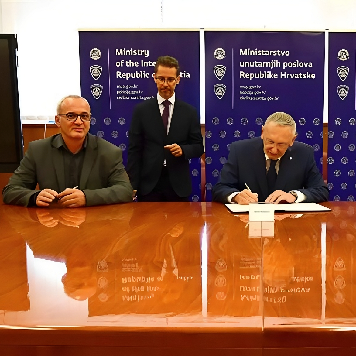 Božinović potpisao nove protokole o postupanju prema novinarima