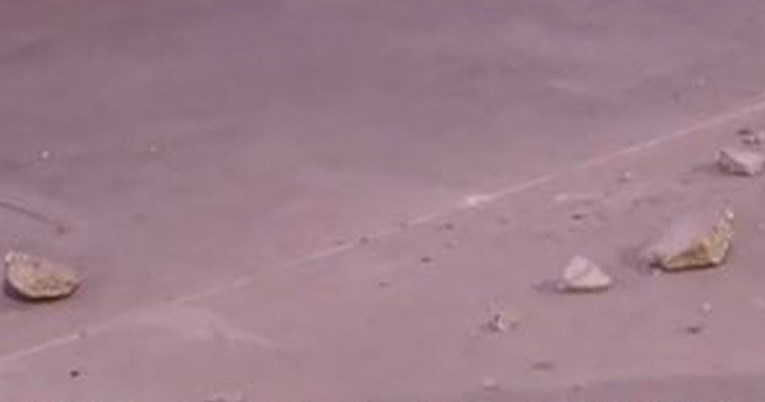 VIDEO Komadi betona padali s tribine na Opus Areni tijekom derbija