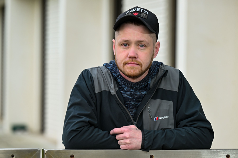 Pacijent zagrlio naoružanog bombaša u britanskoj bolnici i spriječio napad