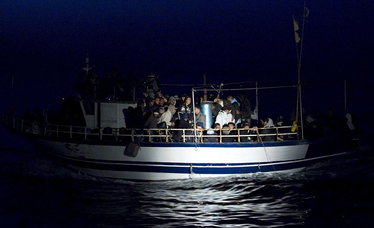 Potonula dva čamca kraj Tunisa, poginulo najmanje 29 migranata