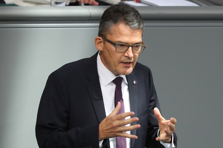 Političar CDU-a predlaže njemačku atomsku bombu: "Treba razmišljati o nezamislivom"