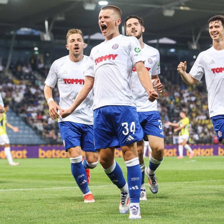 Bruno Durdov potpisuje ugovor s jednim od najmoćnijih agenata