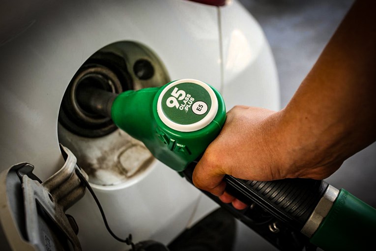 Benzin najskuplji u godinu dana, dizel u dvije. Koliko još može poskupjeti?