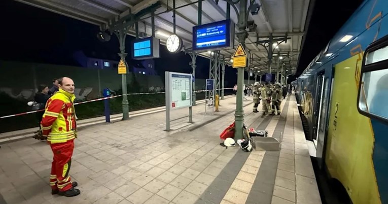 Vlak u Njemačkoj evakuiran: Muškarac tražeći slušalice zapeo ispod naslona za ruku