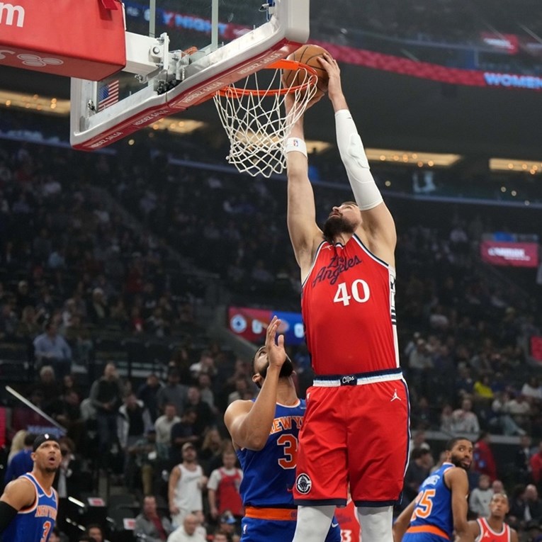 Zubac dominantno nadigrao jednog od najboljih centara NBA lige