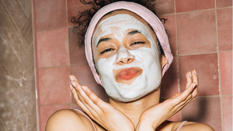 Ovo je 6 skincare proizvoda koje ljudi ne prestaju hvaliti. Evo zašto djeluju