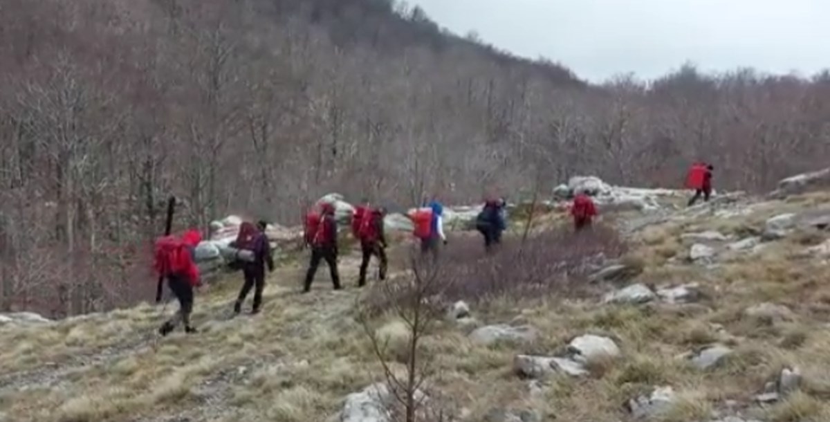 Stranci se na Velebitu otrovali hranom. HGSS se probio do njih, uvjeti su teški