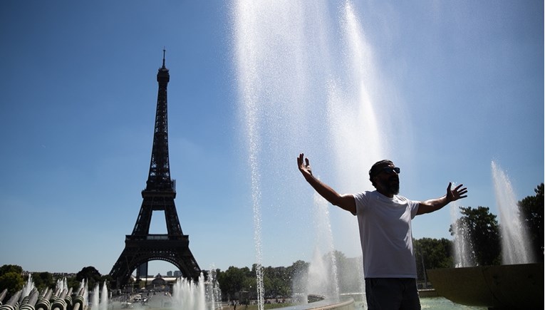 Toplinski val u Parizu: Na suncu bilo preko 50 stupnjeva, gradu fale zelene površine