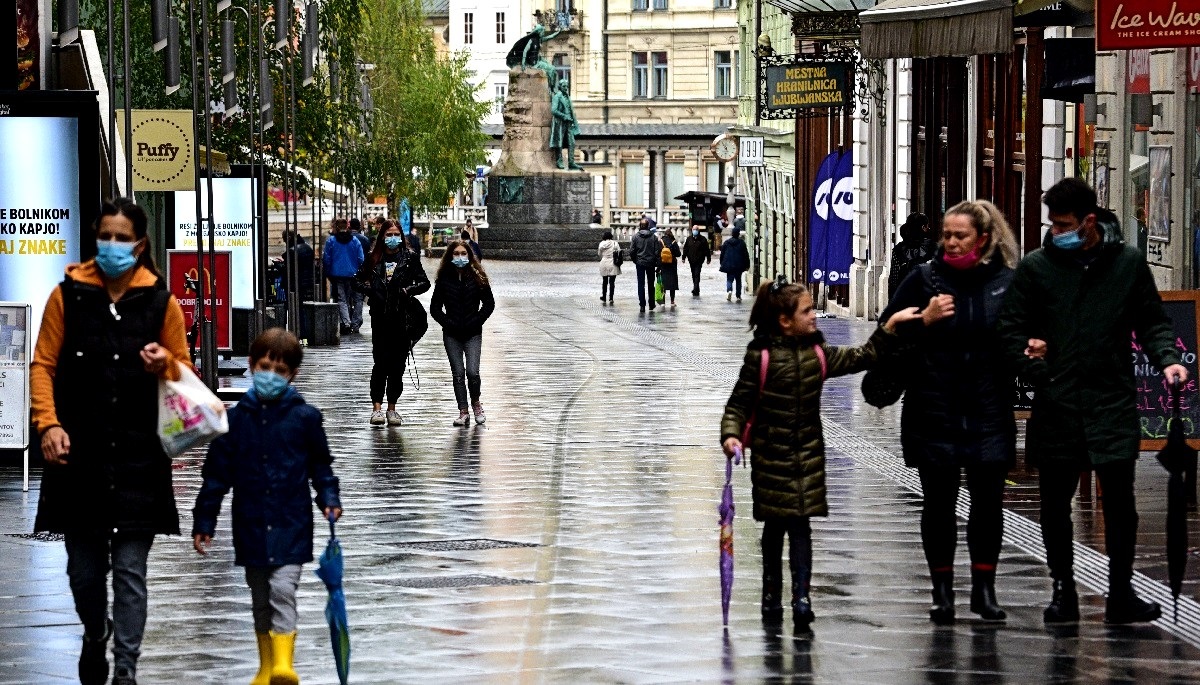 Hrvatska je danas otvorila terase kafića. U Sloveniji ni ne razmišljaju o tome