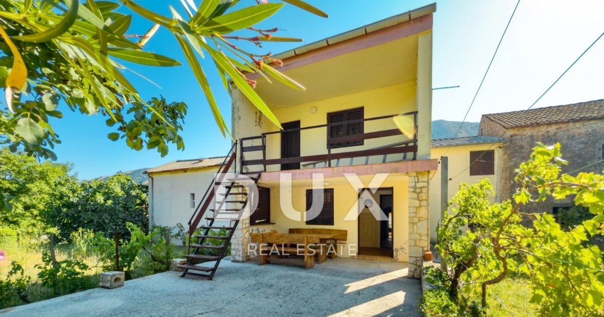 Mediteranski dom na Krku: Kamena kuća s velikom okućnicom i pogledom na prirodu