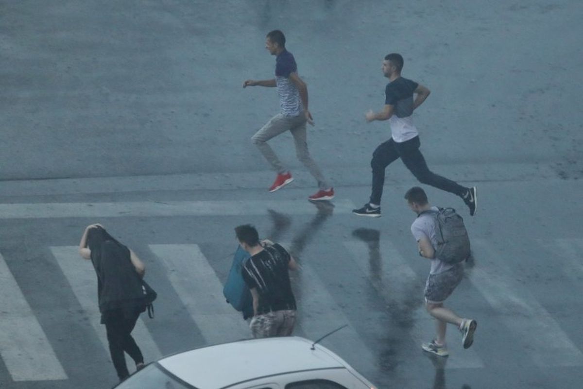 Snažno nevrijeme pogodilo Novi Sad i okolicu: Nestalo struje, odgođen Exit