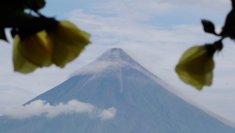 VIDEO Vulkan na Filipinima počeo izbacivati pepeo i otrovne plinove