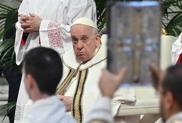 Papa Franjo: Ljudi nas doživljavaju kao nezadovoljne stare neženje