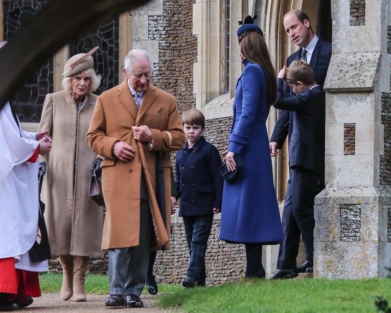 Kralj i kraljica upoznati su sa stanjem princeze od Walesa, Charles ju je i posjetio
