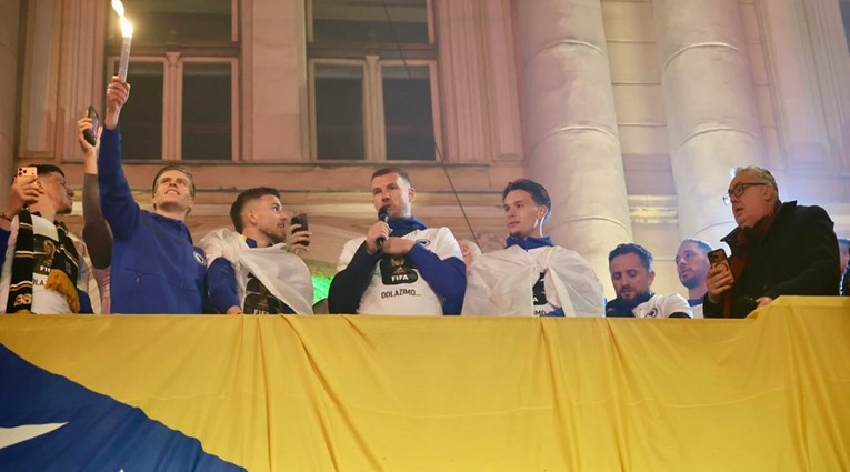 VIDEO Džeko pred 100 tisuća ljudi: Kažu pokeraš? A što ih je izblefirao....