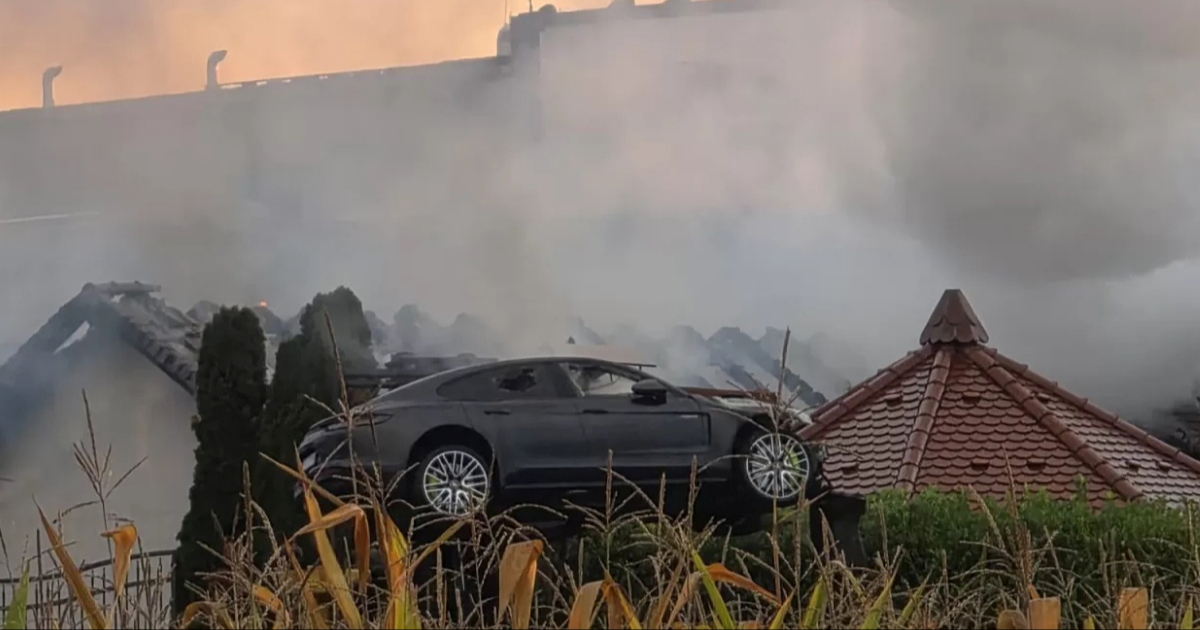 Veliki požar u Požegi, izgorjeli skupocjeni auti