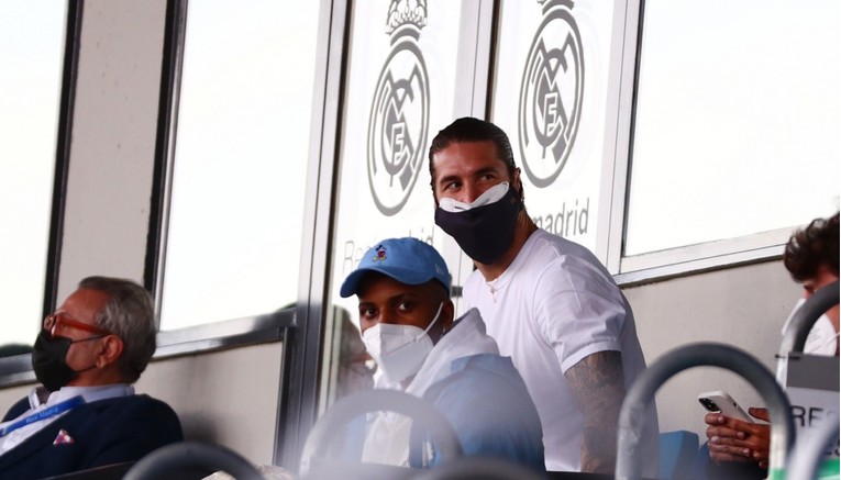 Kapetan Sergio Ramos ljutit i ponosan s tribina gledao pobjedu Reala nad Liverpoolom
